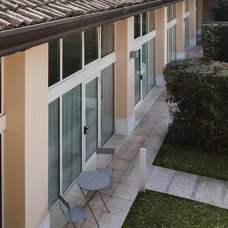 Ah Palazzo Trebeschi Lägenhetshotell 3*
